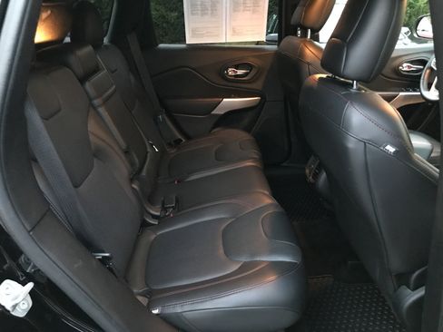 Used 2018 Jeep Cherokee Trailhawk w/ Quick Order Package 27L image 27