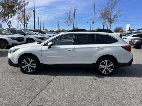 Used 2018 Subaru Outback 2.5i Limited image 4
