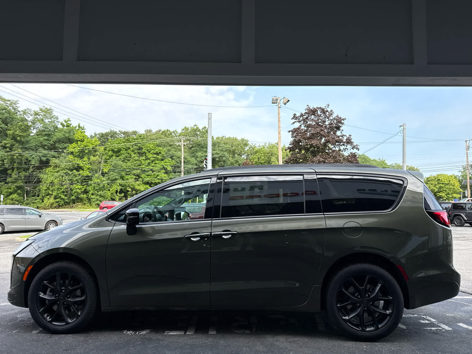 New 2027 Chrysler Pacifica Limited AWD/4WD image 7
