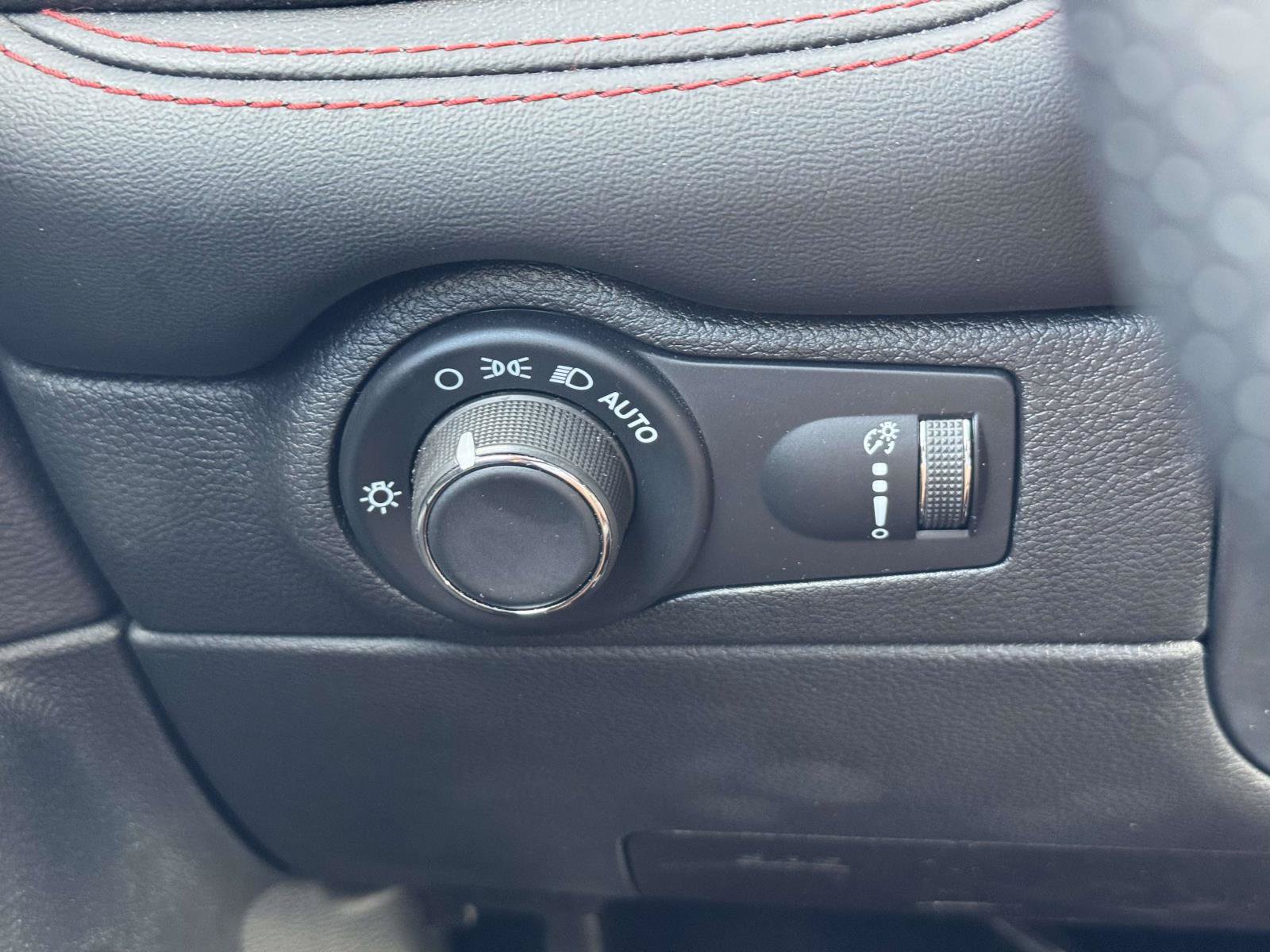 Used 2025 Dodge Durango GT AWD/4WD image 30