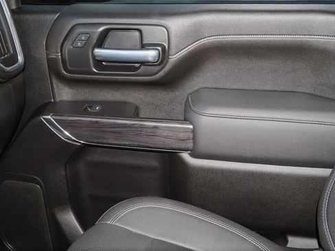 Used 2021 Chevrolet Silverado 2500 LTZ w/ LTZ Convenience Package image 30