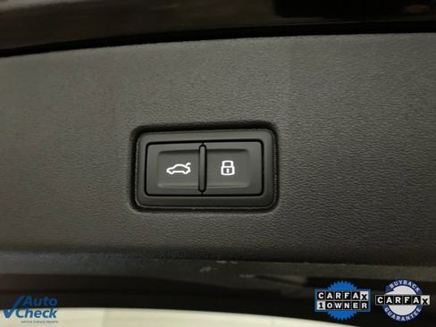 Used 2024 Audi Q4 e-tron Premium Plus image 8