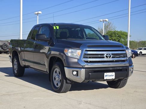 Used 2017 Toyota Tundra SR5 image 3