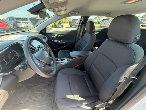 Used 2025 Chevrolet Malibu RS FWD image 18