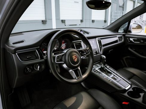Used 2018 Porsche Macan S image 18