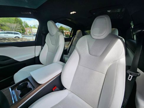 Used 2023 Tesla Model X AWD/4WD image 38