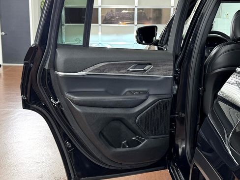 Used 2024 Jeep Grand Cherokee Limited image 34