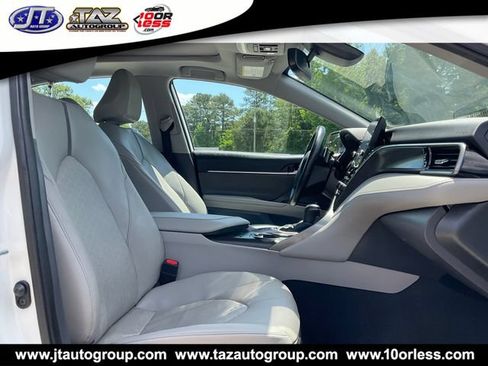 Used 2022 Toyota Camry XSE w/ Navigation Package FWD image 9
