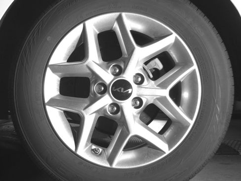 Used 2025 Kia Soul LX w/ LX Technology Package FWD image 21