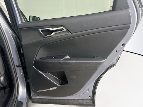 Used 2025 Kia Sportage LX image 28