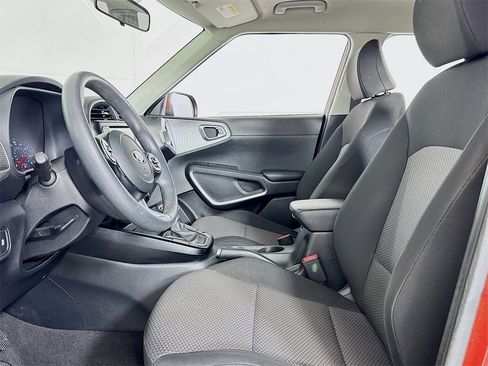 Used 2020 Kia Soul LX image 9