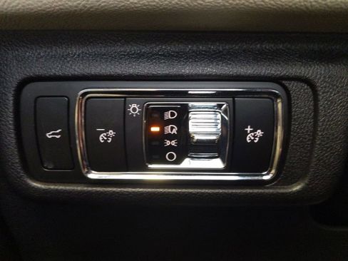 Used 2025 Lincoln Corsair AWD w/ Equipment Group 101A image 25