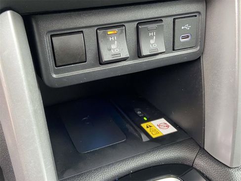 Used 2023 Toyota Corolla Cross XLE image 24