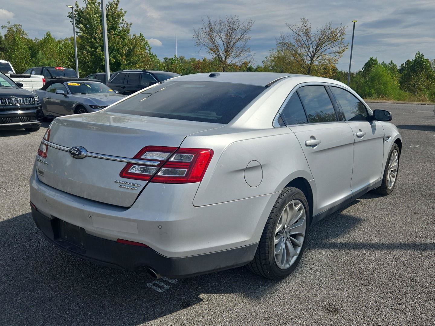 Used 2015 Ford Taurus Limited FWD image 7