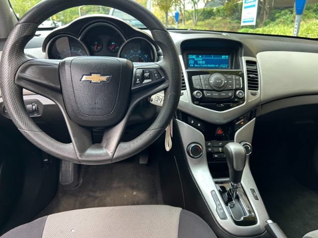 Used 2014 Chevrolet Cruze LS FWD image 8