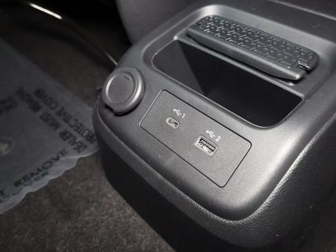 Used 2024 Nissan Ariya AWD image 33