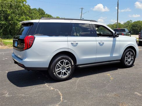 New 2025 Ford Expedition Active image 13