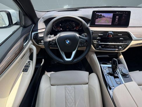 Used 2023 BMW 530i w/ Premium Package RWD image 29