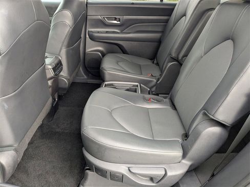 Used 2025 Toyota Grand Highlander AWD image 31