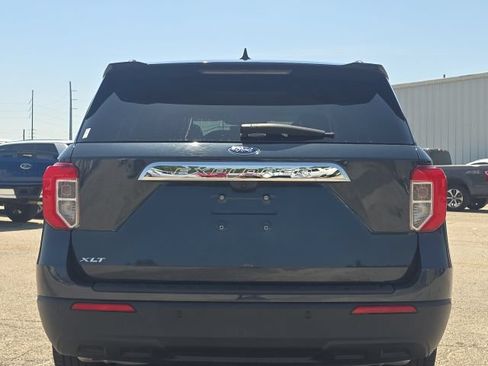 Used 2024 Ford Explorer XLT RWD image 4