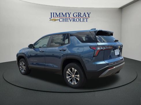 New 2026 Chevrolet Equinox LT w/ Convenience Package II FWD image 3