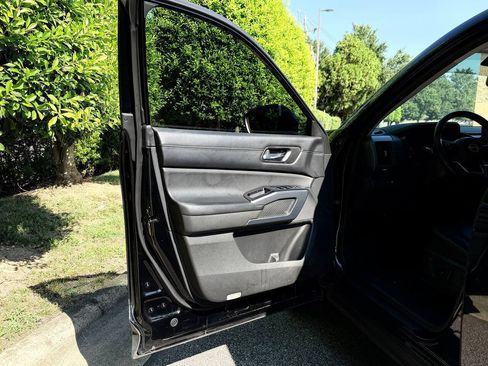 Used 2022 Nissan Pathfinder SL FWD image 18
