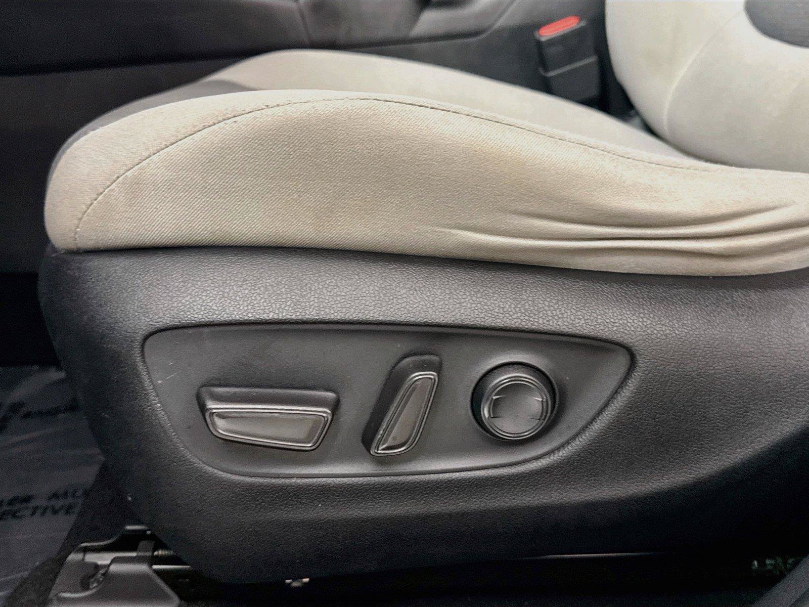 Used 2019 Toyota RAV4 XLE w/ Convenience Package FWD image 29