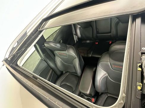 Used 2019 Jeep Cherokee Trailhawk image 22