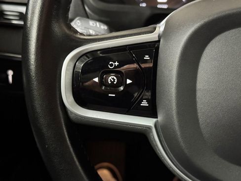 Used 2020 Volvo XC90 T5 Momentum image 18