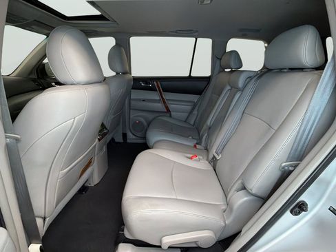 Used 2012 Toyota Highlander Limited w/ Tow Pkg AWD/4WD image 33