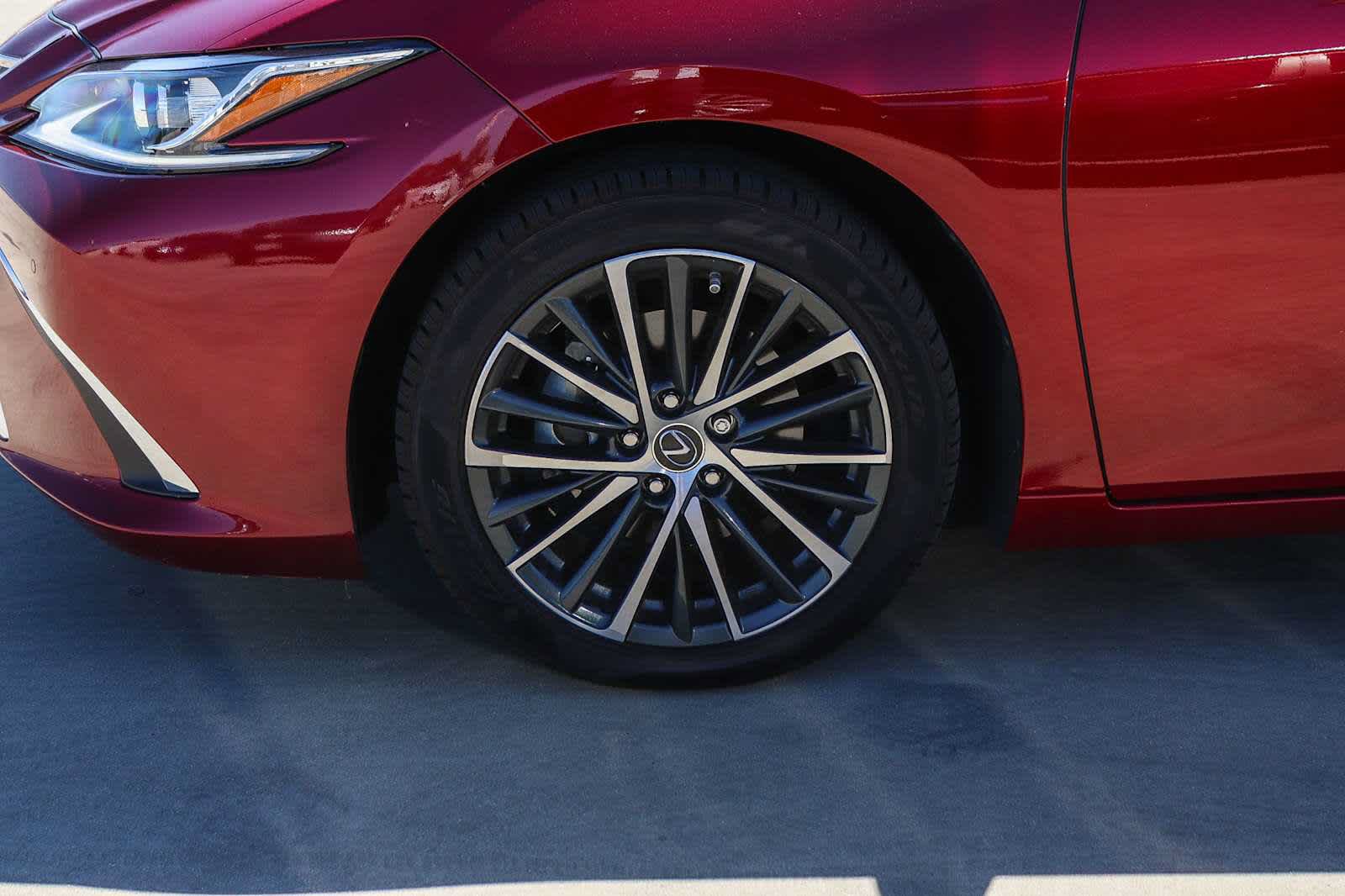 Used 2025 Lexus ES 300h w/ Premium Package FWD image 11