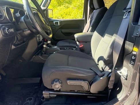 Used 2022 Jeep Wrangler Sport AWD/4WD image 19