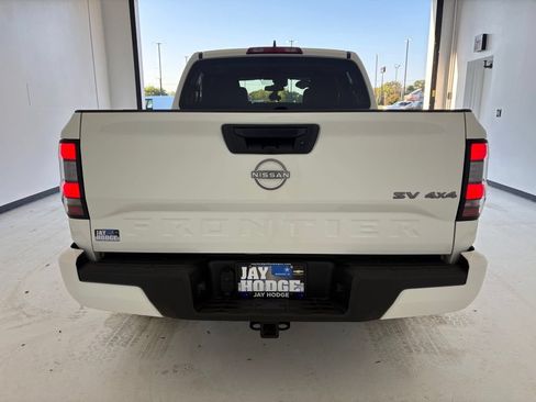 Used 2023 Nissan Frontier SV w/ Tow Package AWD/4WD image 18