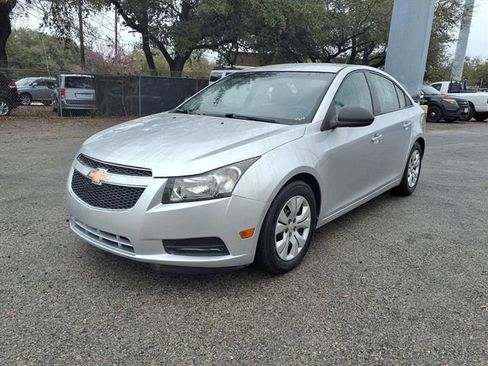 Used 2013 Chevrolet Cruze LS FWD image 3