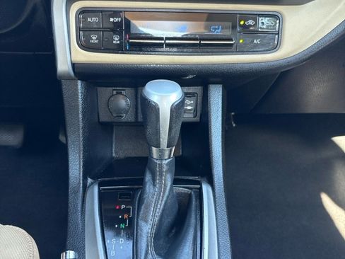 Used 2018 Toyota Corolla LE FWD image 15