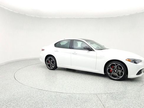 Used 2025 Alfa Romeo Giulia AWD w/ Veloce Package AWD image 3