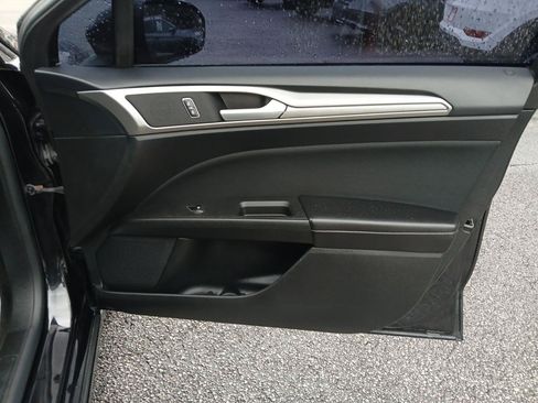 Used 2020 Ford Fusion SE FWD image 16