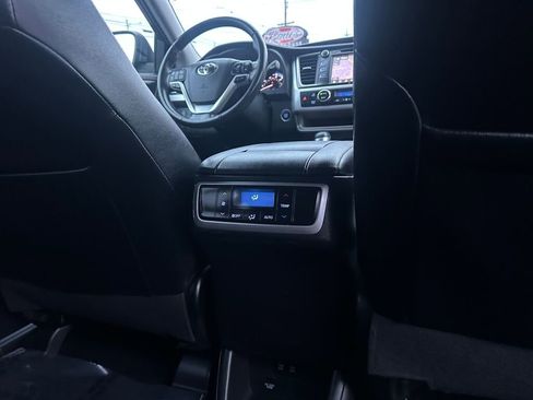 Used 2019 Toyota Highlander XLE image 31