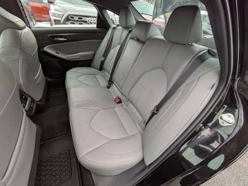 Used 2022 Toyota Avalon XLE w/ Moonroof Package image 19