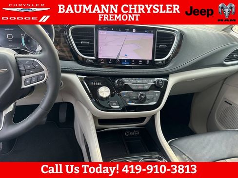 Used 2022 Chrysler Pacifica Limited AWD/4WD image 20