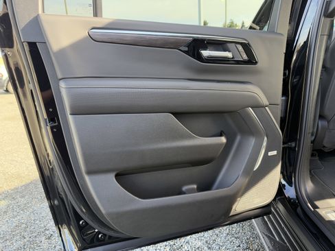 New 2026 Chevrolet Suburban Premier image 29