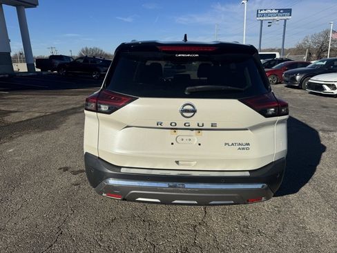 Used 2021 Nissan Rogue Platinum image 6