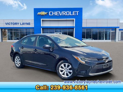 Used 2024 Toyota Corolla LE FWD image 1