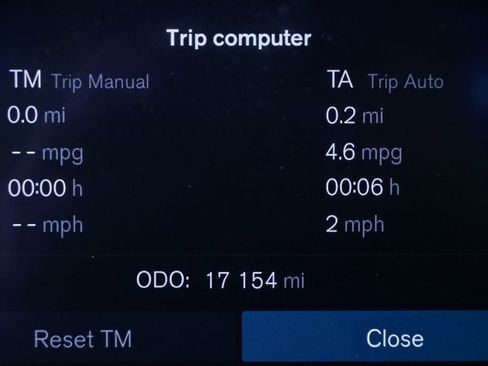 Certified 2025 Volvo XC40 B5 Plus image 13