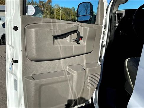 Used 2020 Chevrolet Express 3500 LS image 18