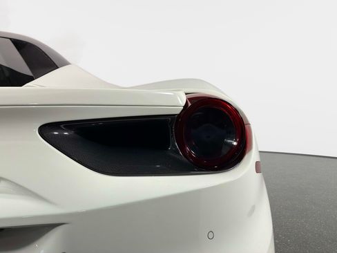 Used 2019 Ferrari 488 GTB RWD image 10