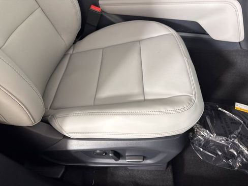 New 2026 Ford Explorer Active w/ Active Comfort Package image 22