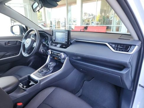 Used 2020 Toyota RAV4 LE w/ All Weather Liner Package AWD/4WD image 27