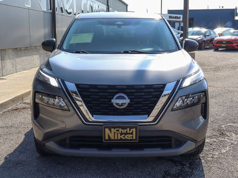Used 2023 Nissan Rogue S image 2