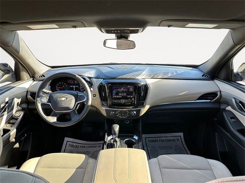Used 2023 Chevrolet Traverse LS image 10